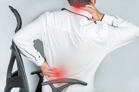 男性腰痛是因为肾虚？那你可能想错了，腰痛背后或是别的原因作怪